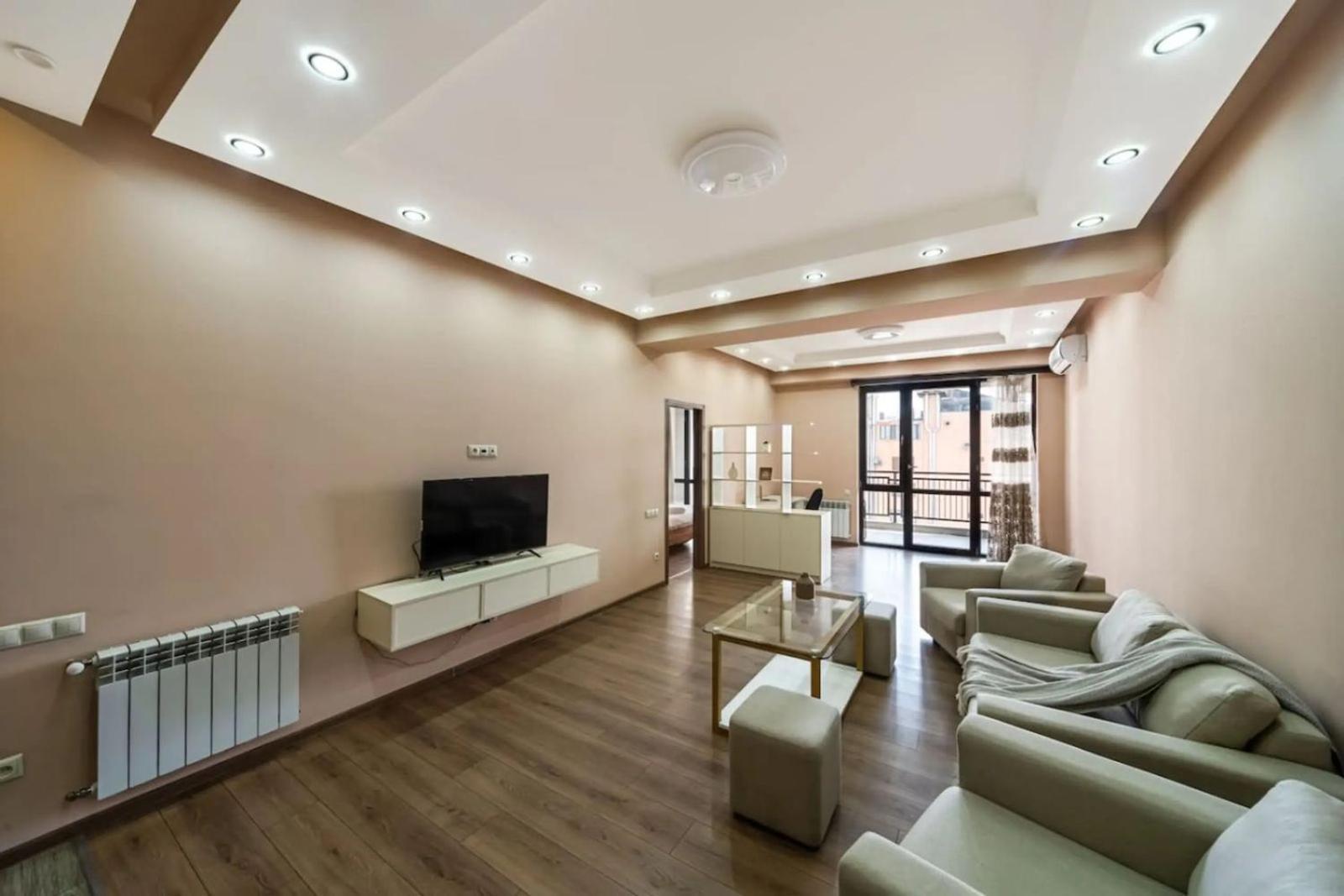 Fantastic Apartments Near Republic Square, Perfect Location, Mystreet Company Єреван Екстер'єр фото