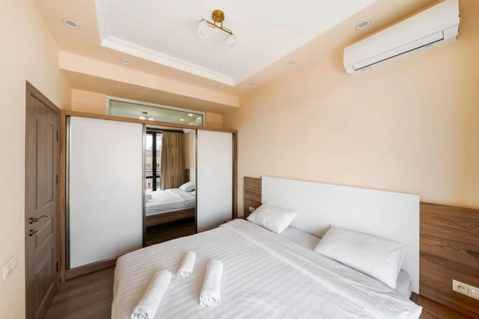 Fantastic Apartments Near Republic Square, Perfect Location, Mystreet Company Єреван Екстер'єр фото