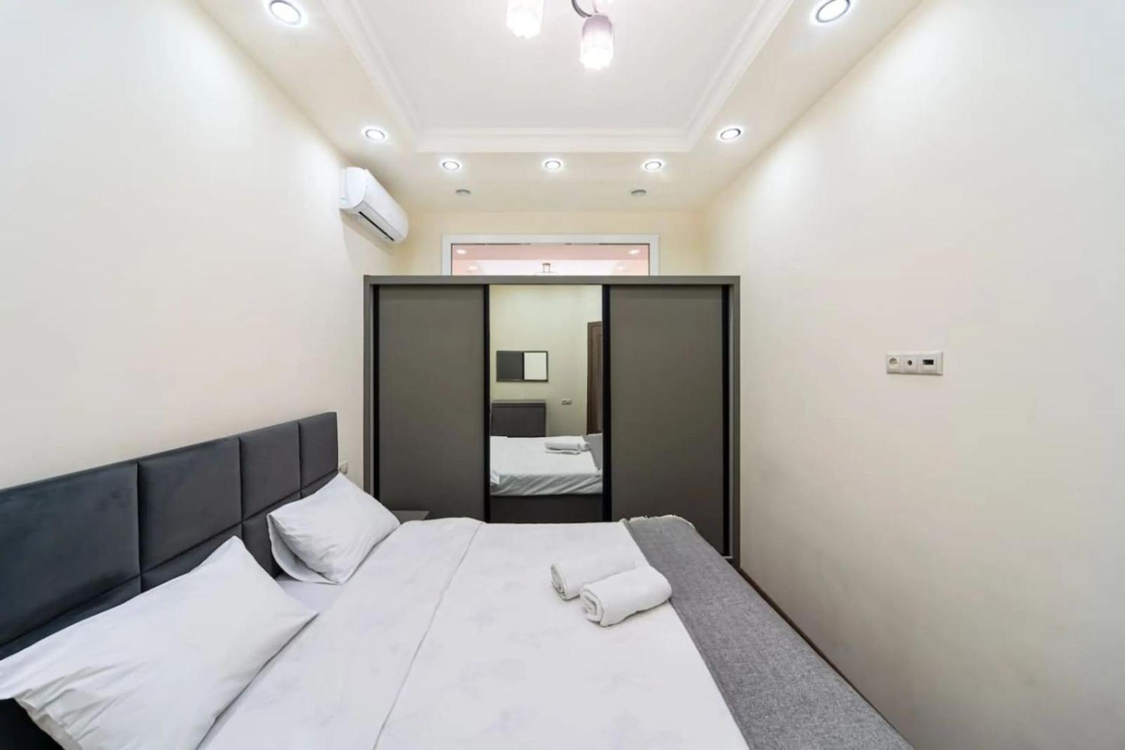 Fantastic Apartments Near Republic Square, Perfect Location, Mystreet Company Єреван Екстер'єр фото