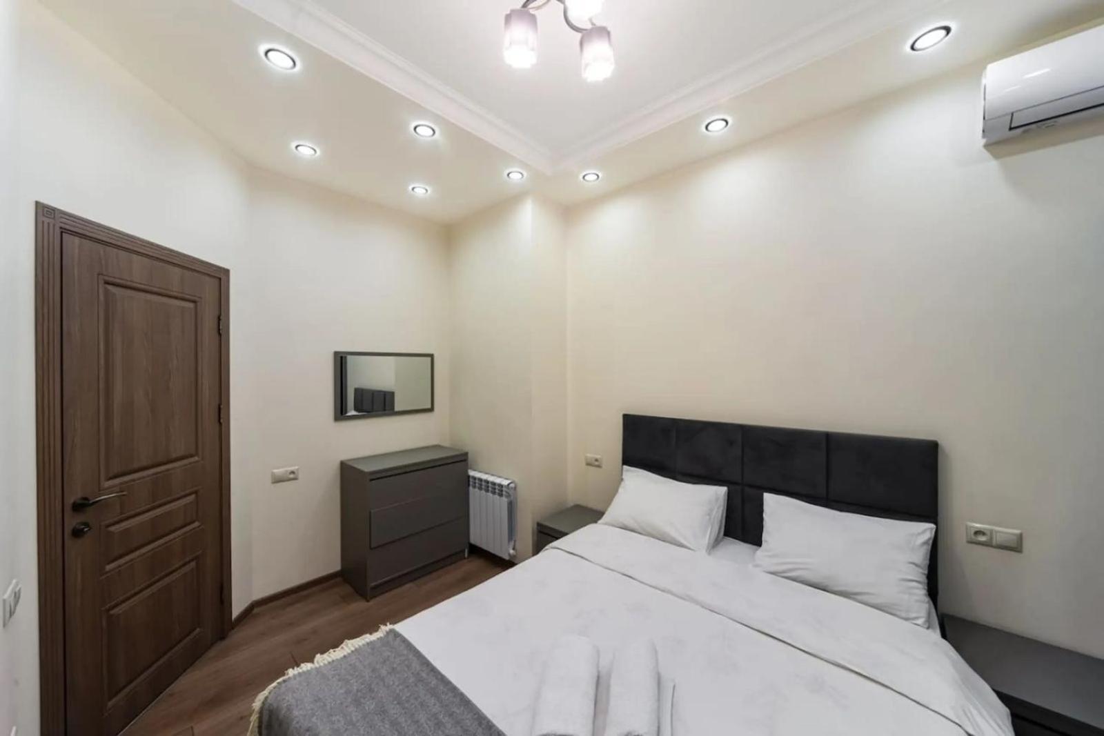 Fantastic Apartments Near Republic Square, Perfect Location, Mystreet Company Єреван Екстер'єр фото